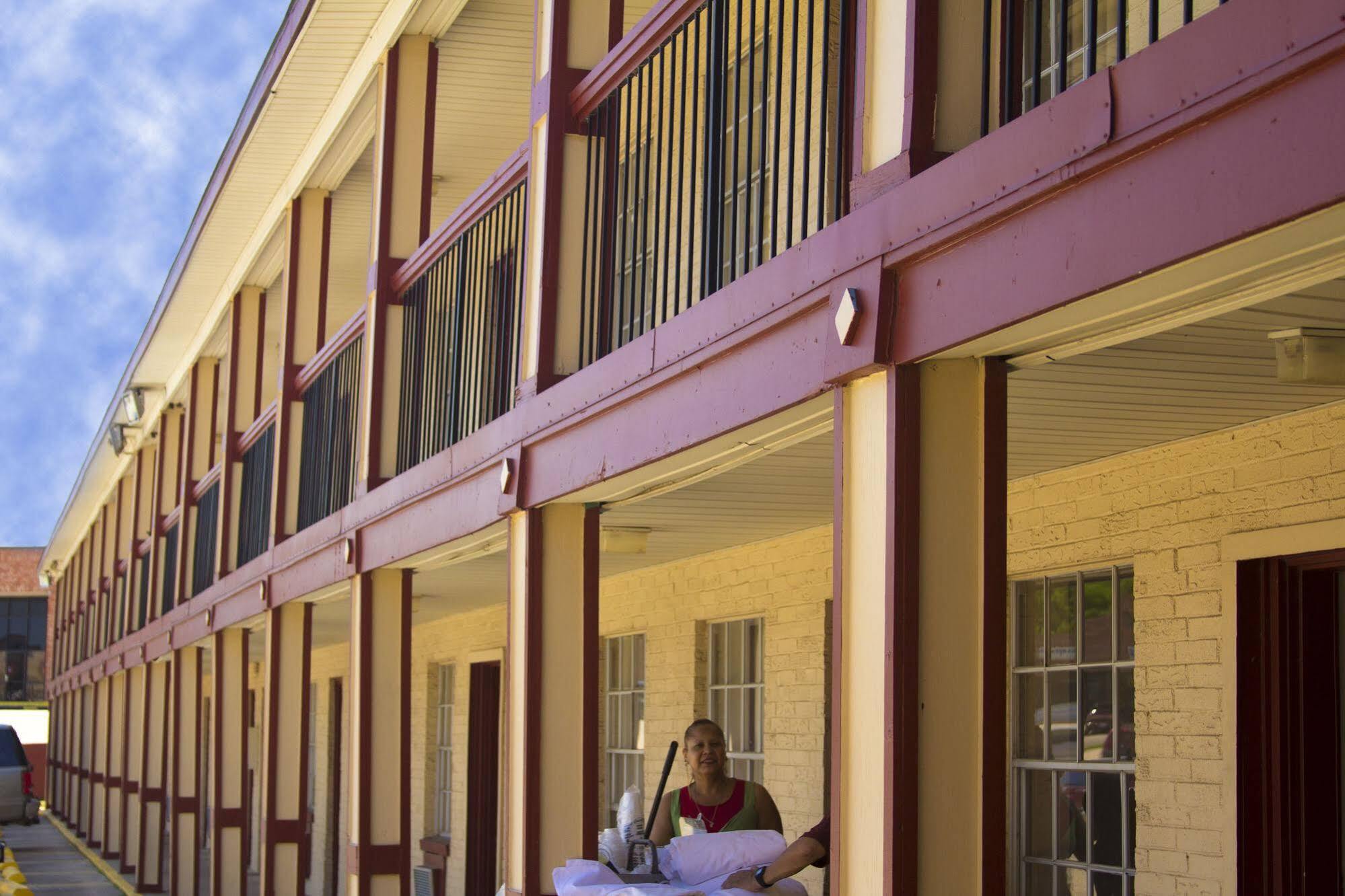 Sherman Inn 2*